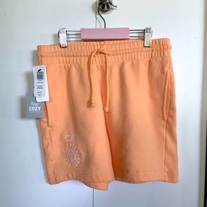 Aritzia Cozy Boyfriend Shorts in the colour apricot